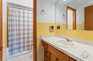 5440 W Windsor Ave, Chicago, IL 60630 - Photo 17