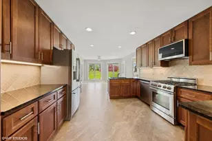 15020 King Dr, Green Oaks, IL 60048 - Photo 9