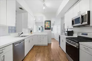 524 W Oakdale Ave, Chicago, IL 60657 - Photo 15