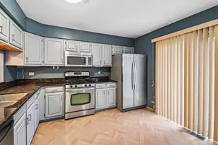 620 N Charter Hall Dr, Palatine, IL 60067 - Photo 5