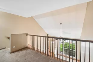 620 N Charter Hall Dr, Palatine, IL 60067 - Photo 9