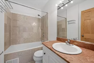 2236 N Maplewood Ave, Chicago, IL 60647 - Photo 17