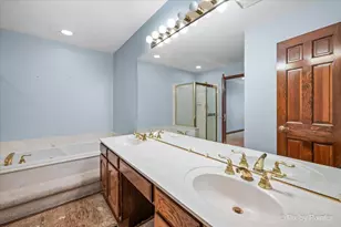 224 Lorraine Cir, Bloomingdale, IL 60108 - Photo 19