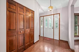 224 Lorraine Cir, Bloomingdale, IL 60108 - Photo 3