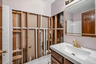 224 Lorraine Cir, Bloomingdale, IL 60108 - Photo 15
