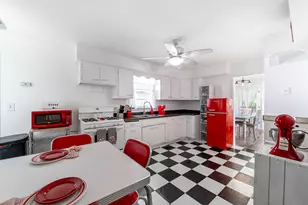610 N East St, Plano, IL 60545 - Photo 11