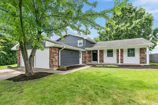 619 Dartmoor Dr, Crystal Lake, IL 60014 - Photo 1
