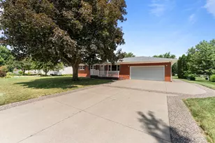 58 Douglas Dr, Coal Valley, IL 61240 - Photo 3