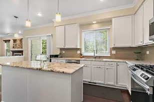 925 Cortney Dr, Carpentersville, IL 60110 - Photo 7