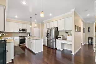 925 Cortney Dr, Carpentersville, IL 60110 - Photo 5