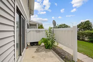 40 N Waterford Dr, Schaumburg, IL 60194 - Photo 5