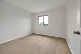 40 N Waterford Dr, Schaumburg, IL 60194 - Photo 23