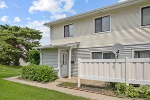 40 N Waterford Dr, Schaumburg, IL 60194 - Photo 3