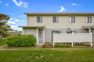 40 N Waterford Dr, Schaumburg, IL 60194 - Photo 1