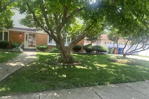 9414 S 69th Ave, Oak Lawn, IL 60453 - Photo 3