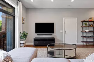 2712 W Montrose Ave, Chicago, IL 60618 - Photo 3