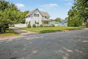 221 E John St, Forrest, IL 61741 - Photo 3