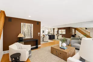 2019 E Avon Ln, Arlington Heights, IL 60004 - Photo 3