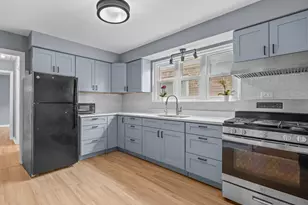 9546 S Emerald Ave, Chicago, IL 60628 - Photo 7
