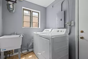 9546 S Emerald Ave, Chicago, IL 60628 - Photo 13