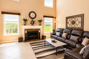 11 Harrington Ct, Hawthorn Woods, IL 60047 - Photo 3