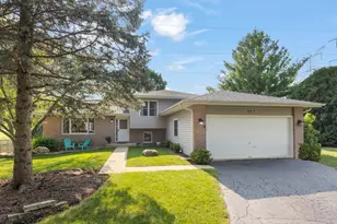 907 Wescott Rd, Bolingbrook, IL 60440 - Photo 1