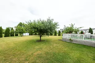 39689 Lynsee Ct, Beach Park, IL 60083 - Photo 3