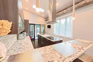 2519 Parkwood Ln, Des Plaines, IL 60018 - Photo 5