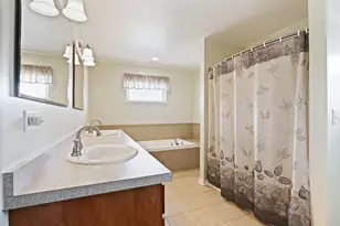 1196 Fawn Cir, Manteno, IL 60950 - Photo 13