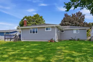707 E 19th St, Sterling, IL 61081 - Photo 17