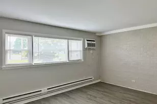 9709 Lorraine Dr, Countryside, IL 60525 - Photo 5