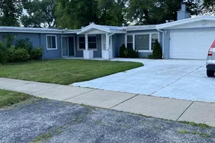 7800 W 98th Pl, Hickory Hills, IL 60457 - Photo 1