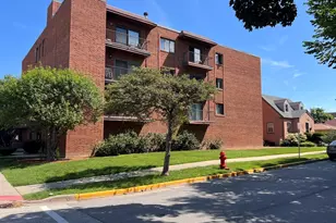 1302 E Washington St, Des Plaines, IL 60016 - Photo 1