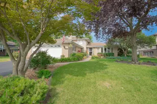 10524 S Michael Dr, Palos Hills, IL 60465 - Photo 1