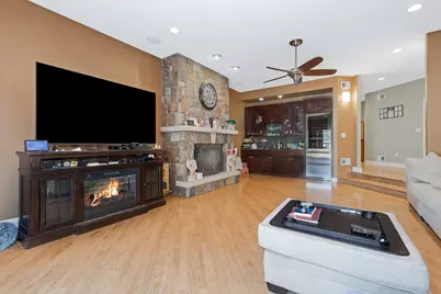 9340 S Clifton Park Avenue, Evergreen Park, IL 60805 - Photo 3