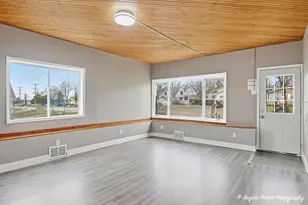 320 E Washington St, Round Lake Park, IL 60073 - Photo 9