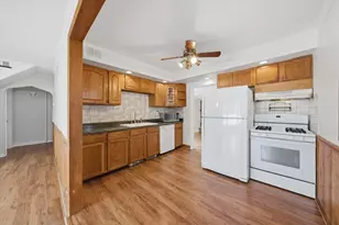 4847 W 84th Pl, Burbank, IL 60459 - Photo 9