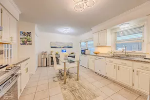 660 Versailles Circle, Elk Grove Village, IL 60007 - Photo 5