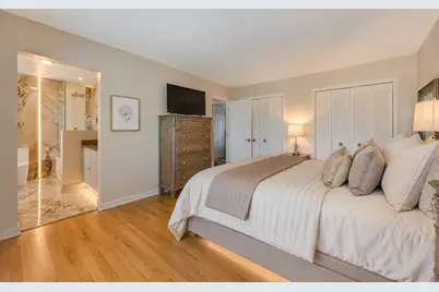 660 Versailles Circle #E, Elk Grove Village, IL 60007 - Photo 11