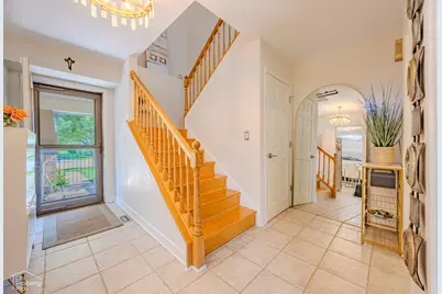 660 Versailles Circle #E, Elk Grove Village, IL 60007 - Photo 3