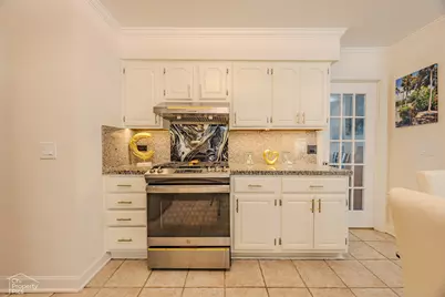 660 Versailles Circle #E, Elk Grove Village, IL 60007 - Photo 7
