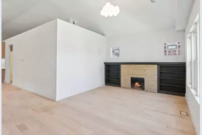 7930 S Kenwood Avenue, Chicago, IL 60619 - Photo 3
