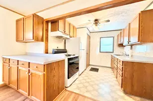 415 E 12th St, Streator, IL 61364 - Photo 5