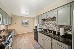 7215 Willow Way Ln, Willowbrook, IL 60527 - Photo 5