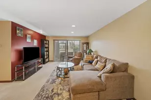 7215 Willow Way Ln, Willowbrook, IL 60527 - Photo 3