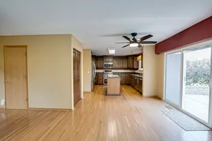 1411 Burnett Dr, Aurora, IL 60502 - Photo 11