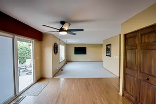 1411 Burnett Dr, Aurora, IL 60502 - Photo 9