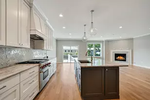141 Harding Ct, Glen Ellyn, IL 60137 - Photo 9
