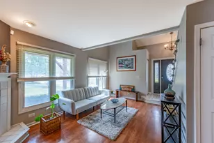 1900 Wisteria Ct, Naperville, IL 60565 - Photo 5