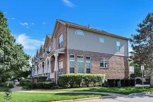 6127 Riverbend Pl, Lisle, IL 60532 - Photo 5